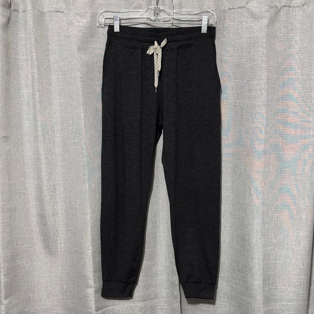 NWOT Vuori Performance Joggers-Wmns Sz XS-Drawstring Waist-Pockets-Charcoal